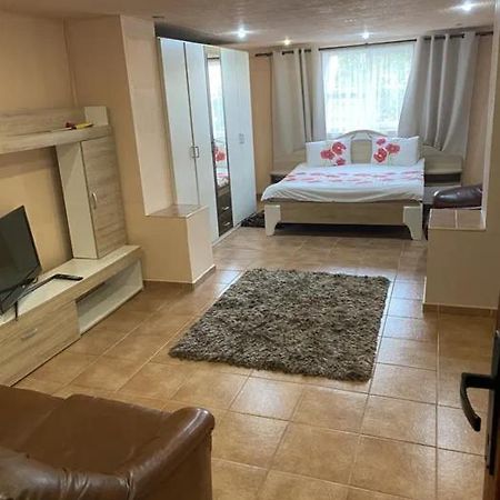 Airport Host Apartment Клуж-Напока Екстериор снимка