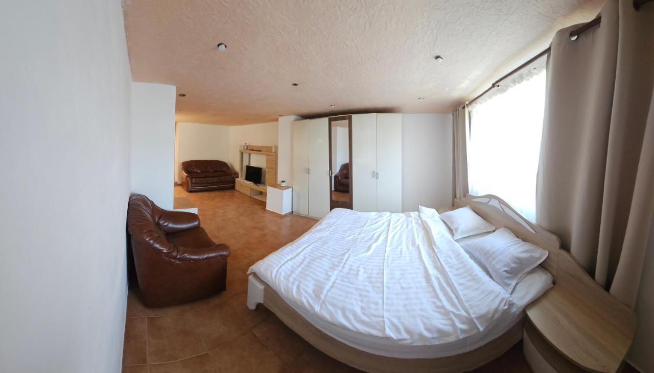 Airport Host Apartment Клуж-Напока Екстериор снимка