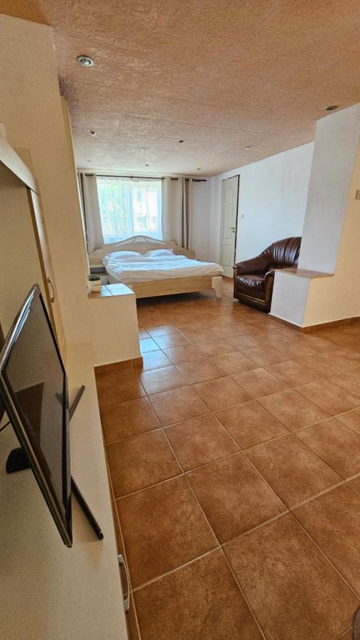Airport Host Apartment Клуж-Напока Екстериор снимка